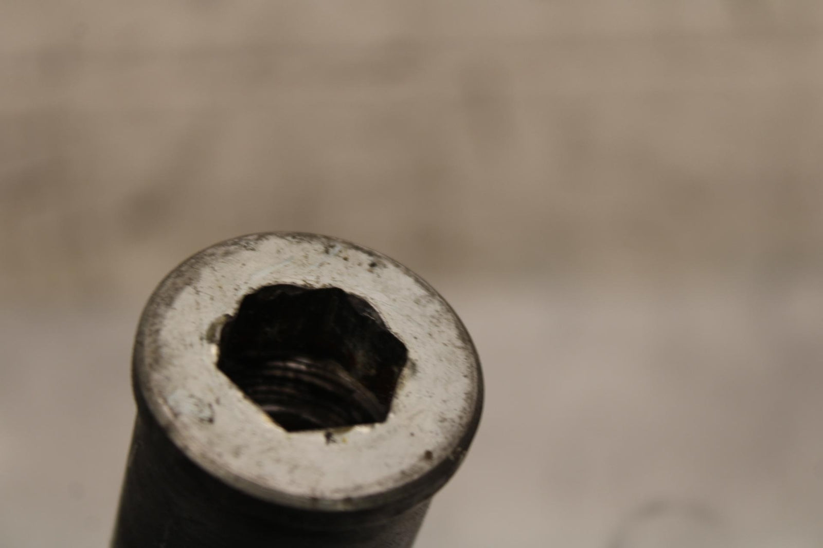 2000 Kawasaki Ninja ZX12R ZX1200A FRONT WHEEL RIM AXLE PIVOT BOLT 41068-1426 BB5