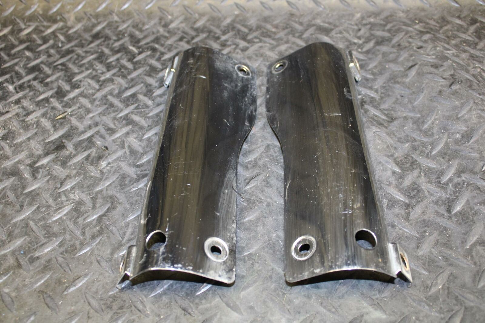 03-08 KAWASAKI VULCAN 1600 FRONT FORK UPPER COVER TOP GUARD SHIELD COWL   BB193