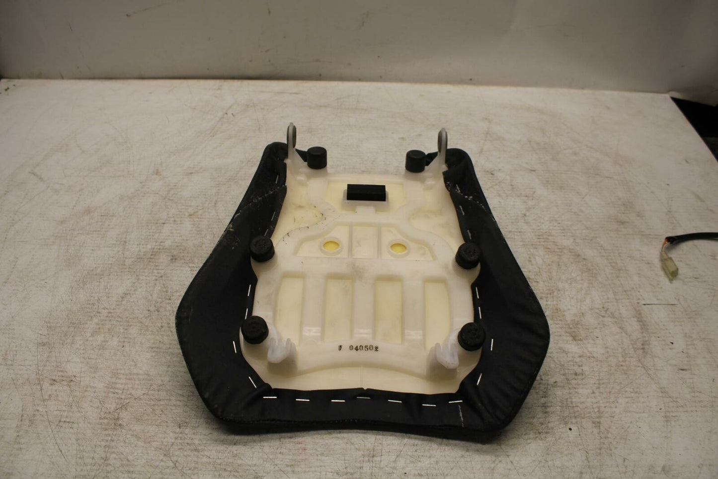 11-19 SUZUKI GSXR600 FRONT DRIVERS SEAT PAD SADDLE PILLION BB371