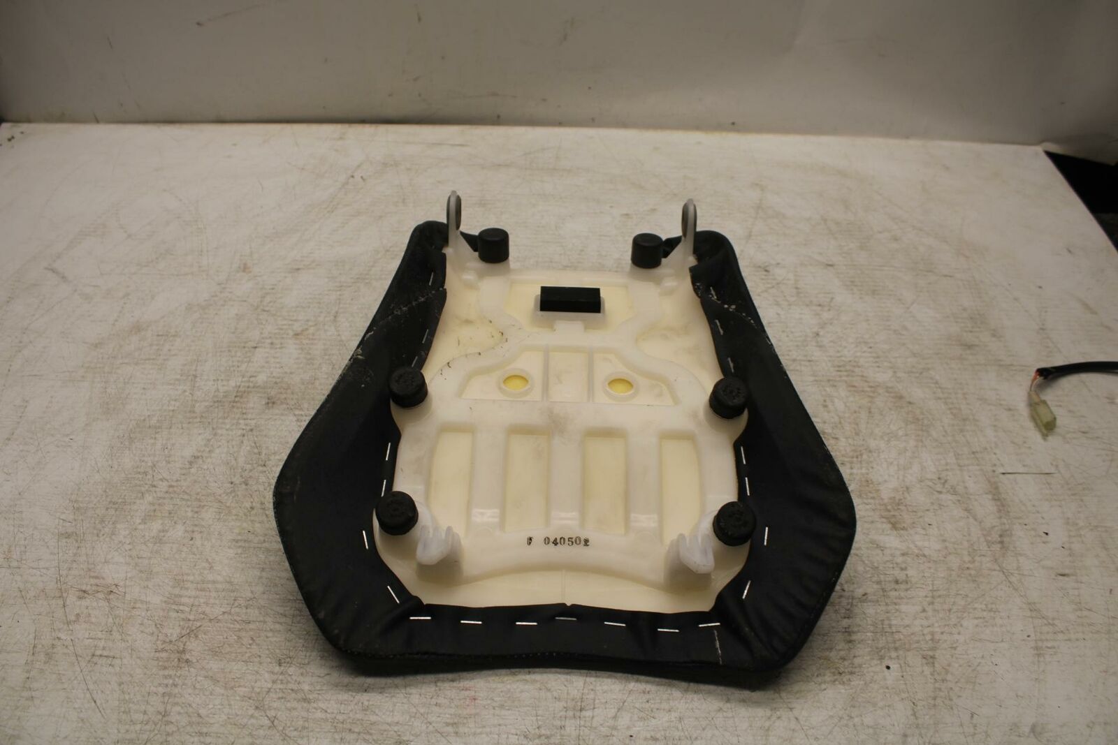11-19 SUZUKI GSXR600 FRONT DRIVERS SEAT PAD SADDLE PILLION BB371
