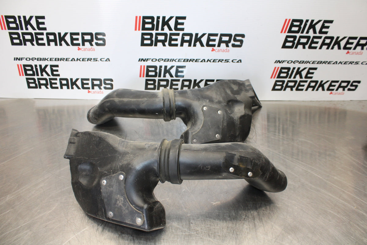05-06 HONDA CBR600RR RIGHT LEFT AIR INTAKE DUCTS BB159