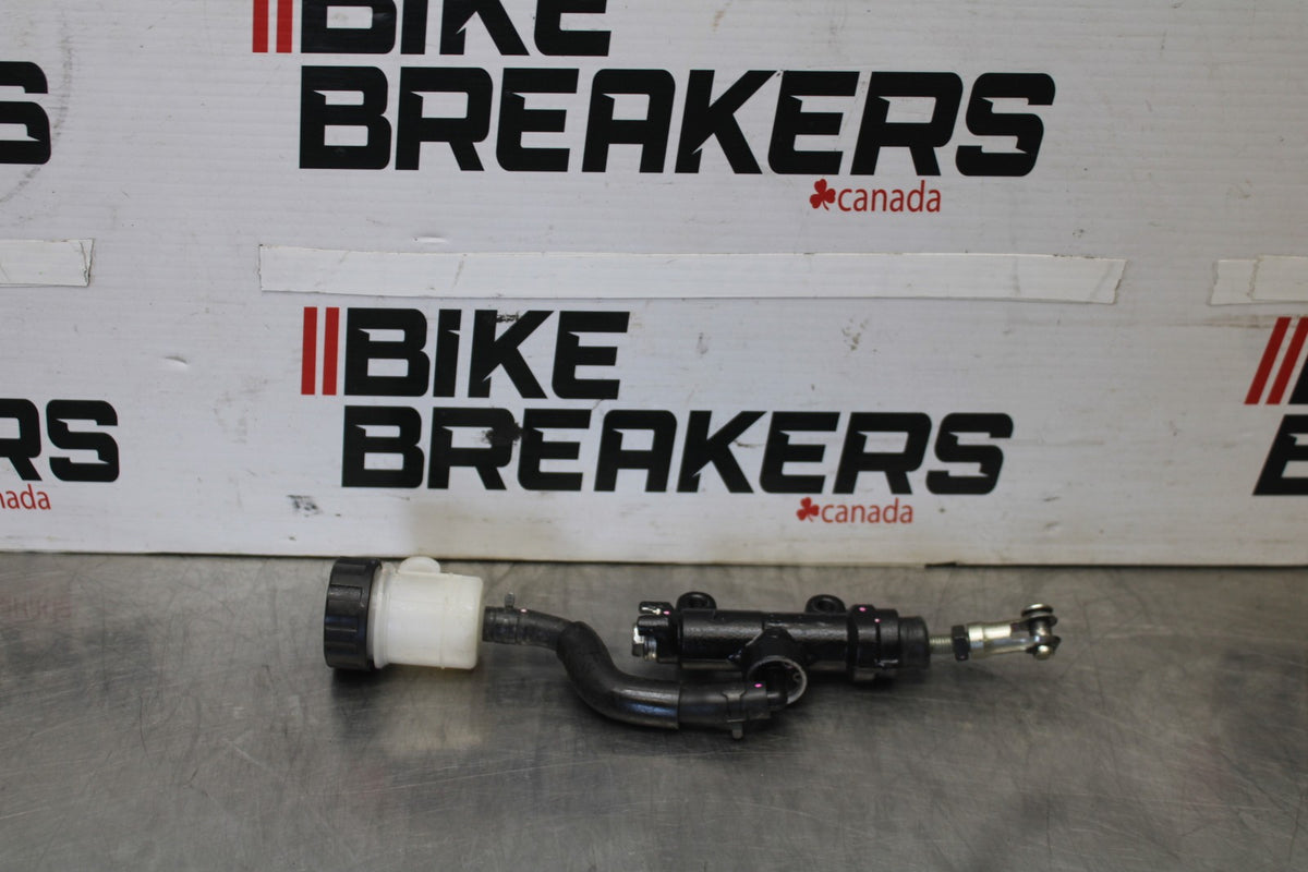 23-26 KAWASAKI NINJA ZX4RR REAR BACK BRAKE MASTER CYLINDER W RESERVOIR BB898