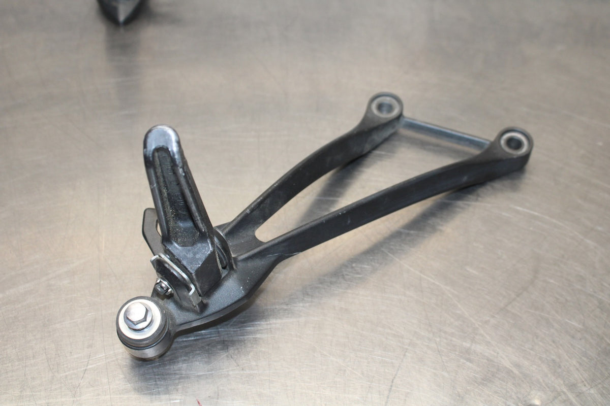 13-18 KAWASAKI NINJA ZX6R REAR BACK PASSENGER PEG SET PAIR BB735