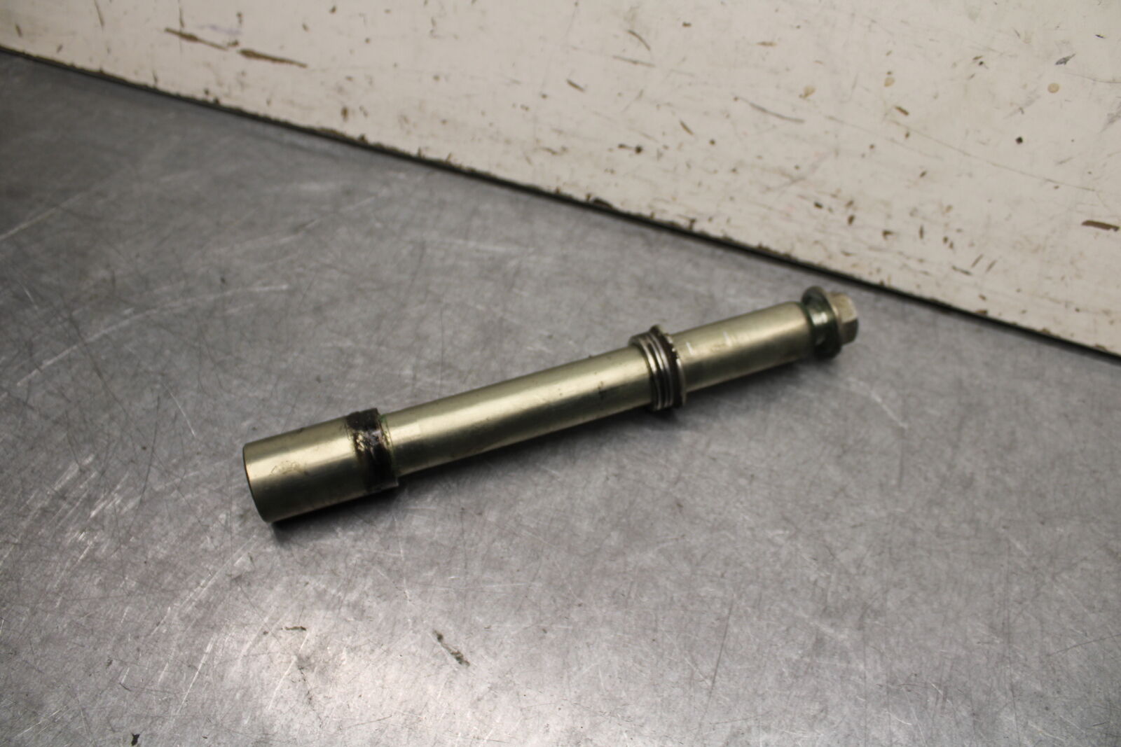 06-07 SUZUKI GSXR750 FRONT WHEEL RIM AXLE PIVOT BOLT 54711-41G00 BB670