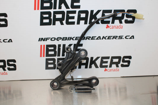 13-17 KAWASAKI NINJA ZX6R ZX636 ABS RIGHT REARSET REAR SET DRIVER FOOT PEG BB143