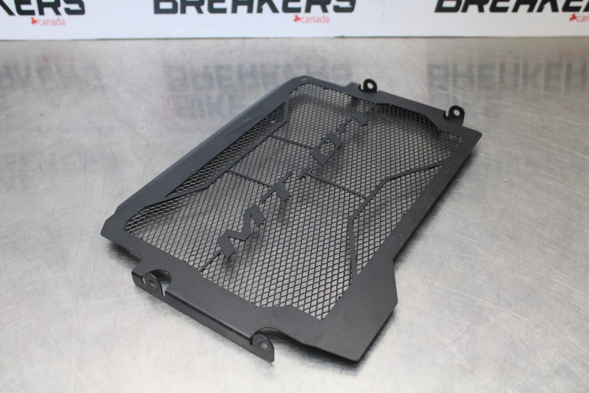 23-24 YAMAHA MT-07 ENGINE RADIATOR COVER GUARD BB194