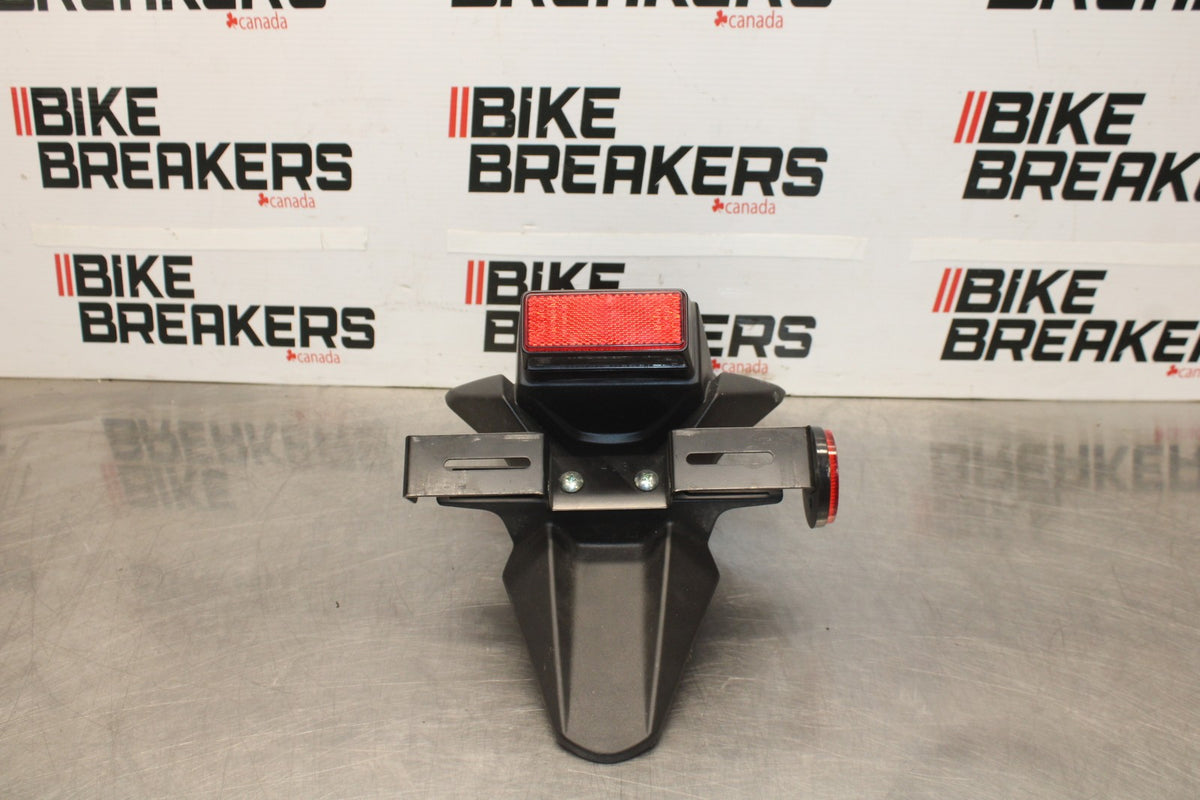 11-24 SUZUKI GSXR750 REAR BACK FENDER MUD GUARD BB630
