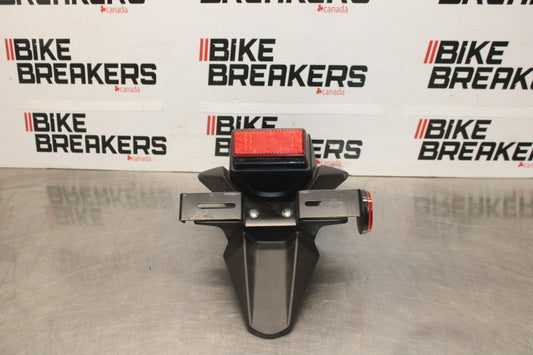 11-24 SUZUKI GSXR750 REAR BACK FENDER MUD GUARD BB630