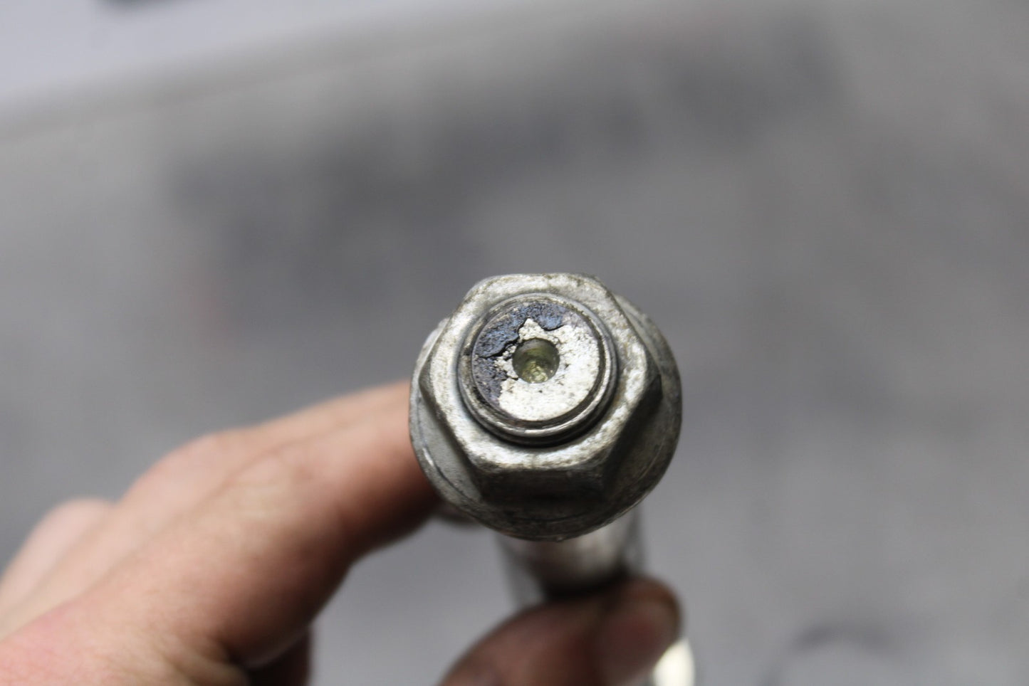 08 KAWASAKI VULCAN 900 FRONT WHEEL RIM AXLE PIVOT BOLT BB184