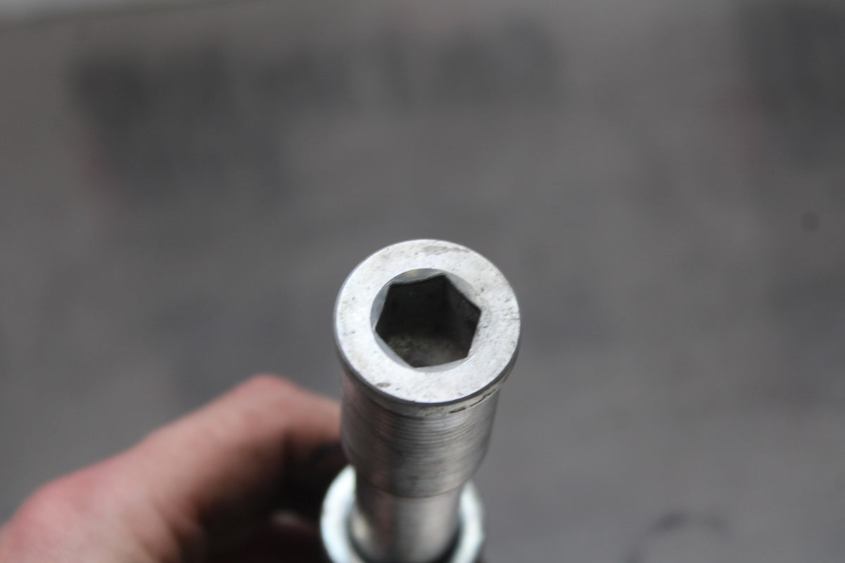 13 KAWASAKI NINJA 650 EX650F ABS FRONT WHEEL RIM AXLE PIVOT BOLT BB828