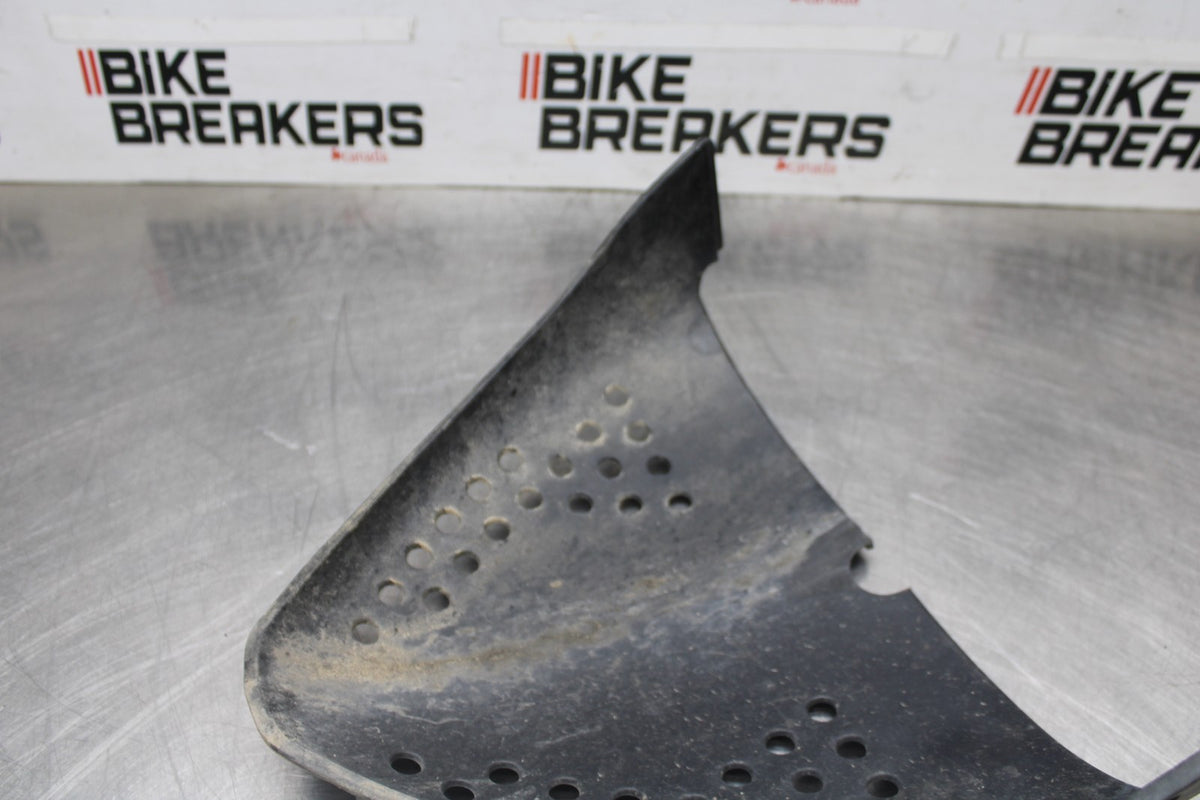 97-00 SUZUKI GSXR600 SRAD FRONT LOWER INNER EXHAUST V FAIRING COWL GUARD BB921