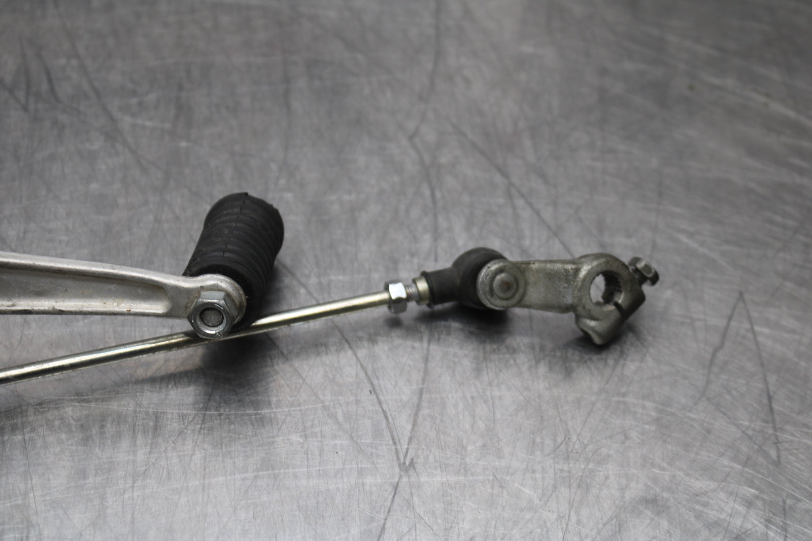 03 SUZUKI SV650S LEFT REARSET REAR SET DRIVER FOOT PEG REST STOP BB167