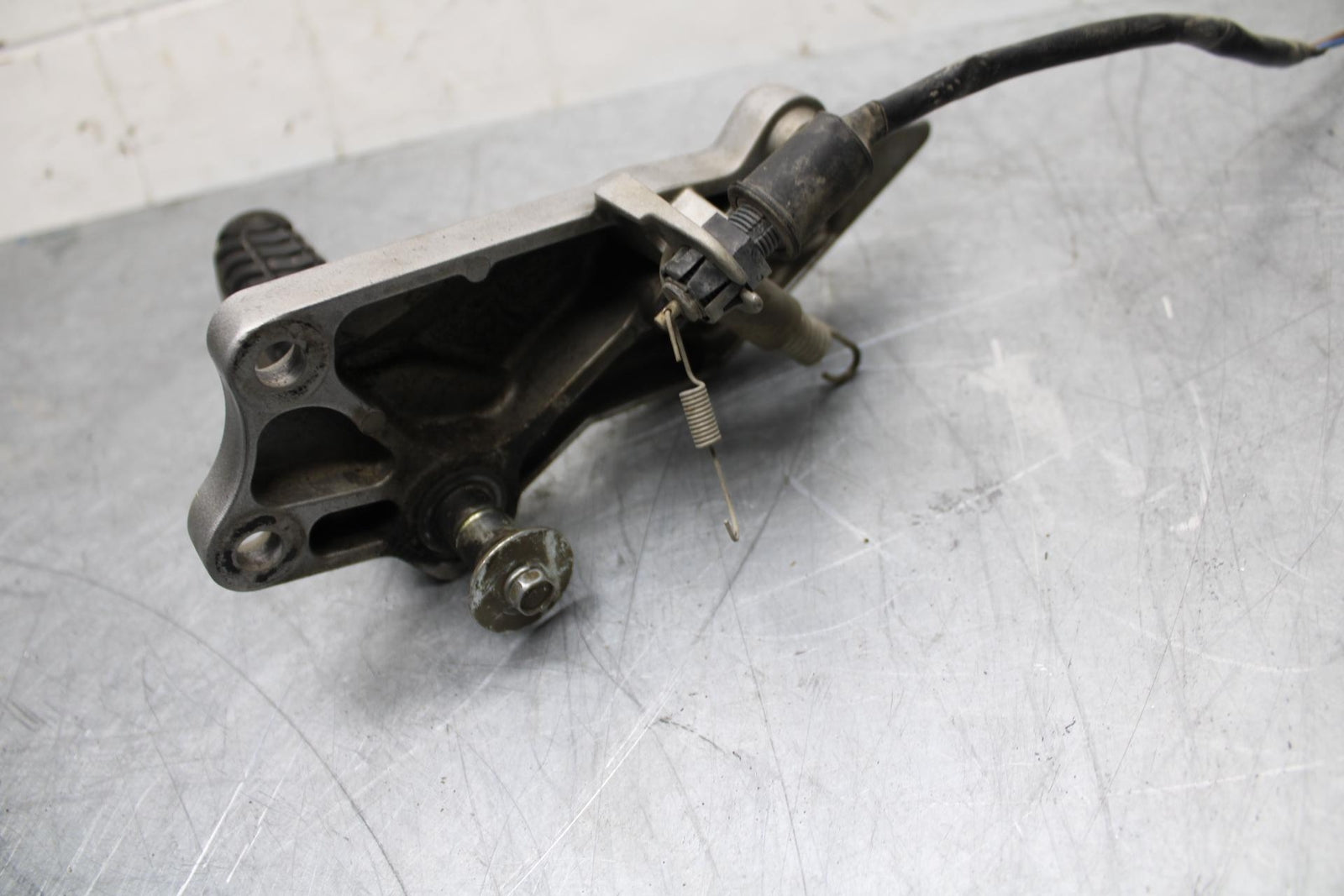 07-08 KAWASAKI CONCOURS 1400  RIGHT REARSET REAR SET DRIVER FOOT PEG REST BB449