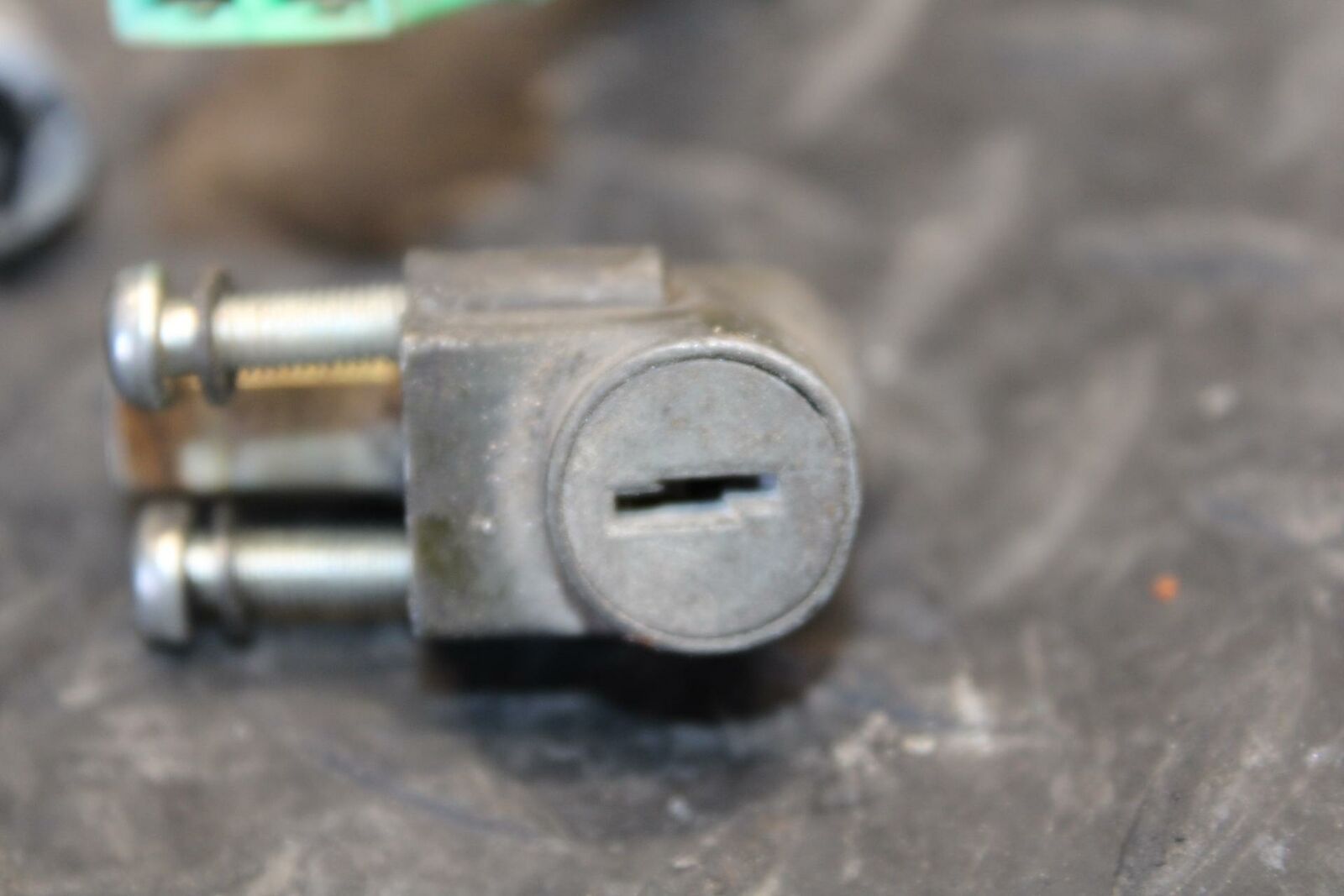 86 SUZUKI GSXR1100 G IGNITION LOCK STEERING NO KEY BB227