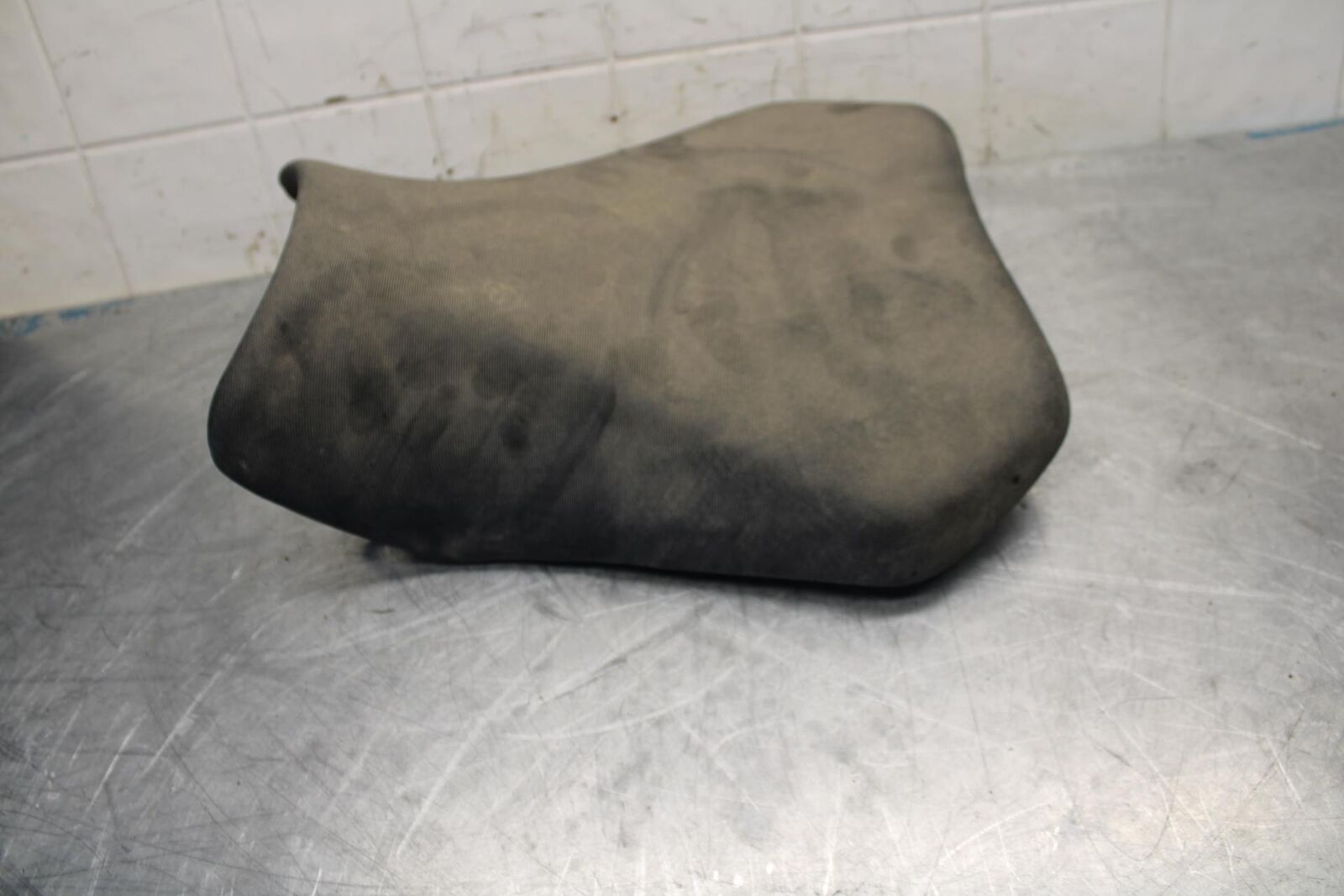 15-21 SUZUKI GSXR600 FRONT DRIVERS SEAT PAD SADDLE  BB463