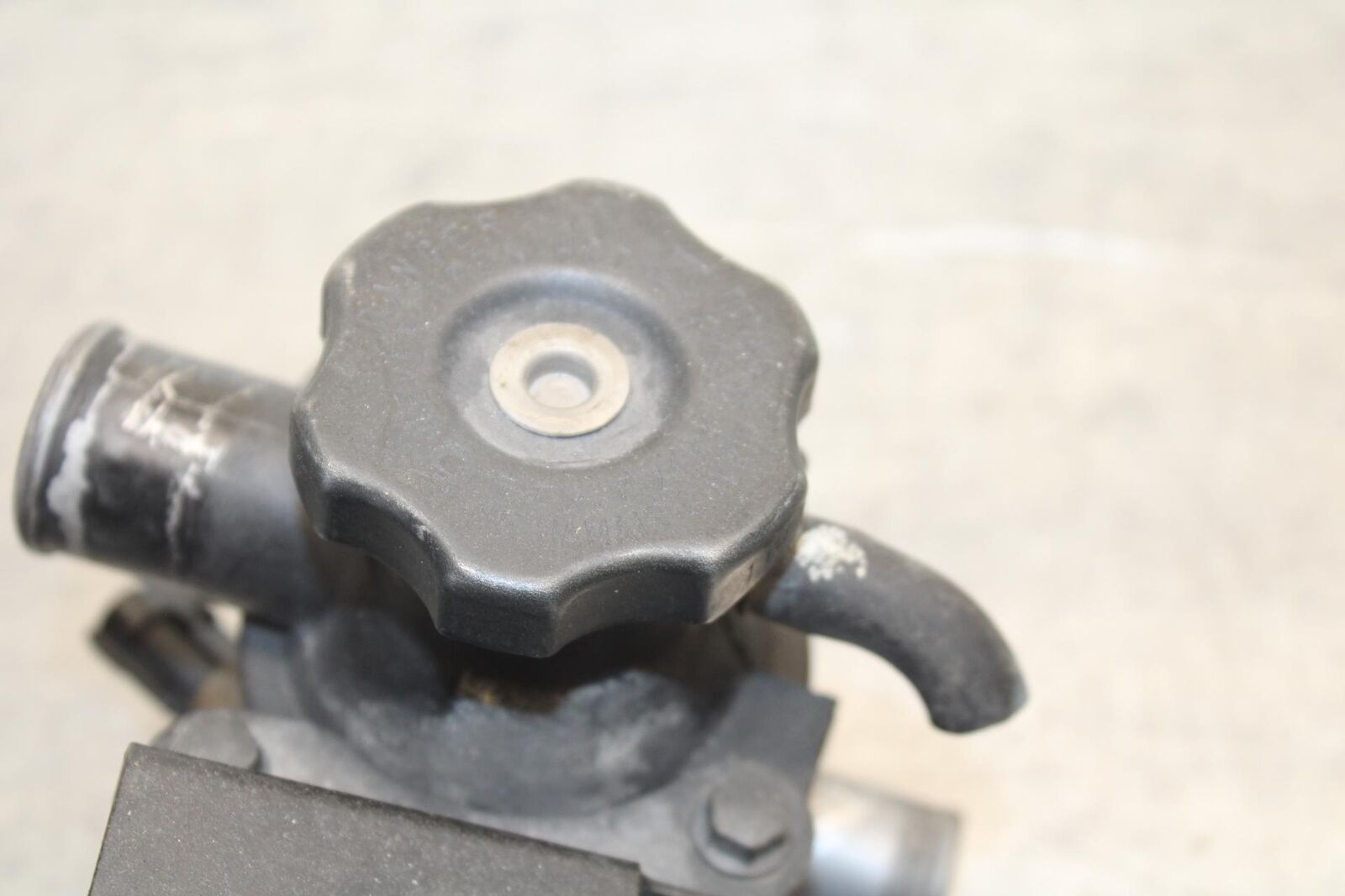 03-08 KAWASAKI VULCAN 1600 THERMOSTAT HOUSING 16160-0775 16160-1361 BB616