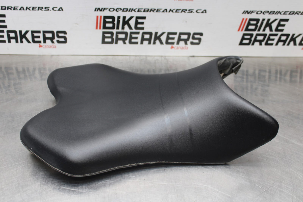 07 YAMAHA YZF R1 FRONT DRIVERS SEAT PAD SADDLE PILLION BB826