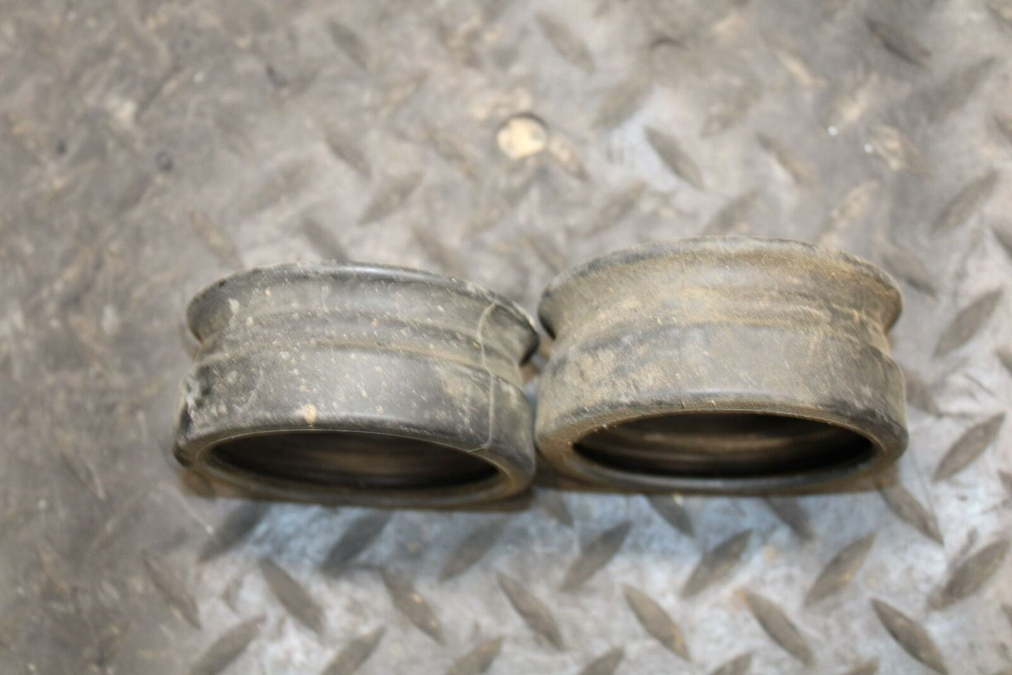 03-04 HONDA CBR600RR RIGHT LEFT AIR INTAKE DUCTS GROMMET BOOT RUBBERS BB218