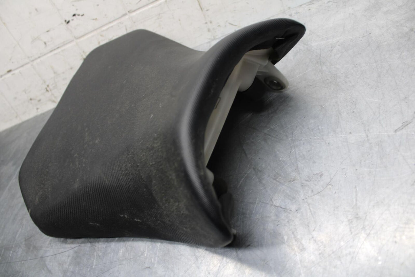 11-21 SUZUKI GSXR750 FRONT DRIVERS SEAT PAD SADDLE PILLION BB486