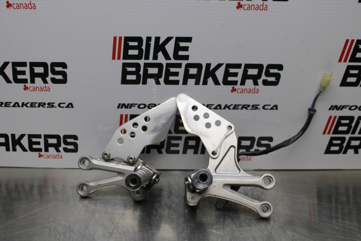 04-05 KAWASAKI NINJA ZX10R RIGHT LEFT REARSETS REAR SET DRIVER FOOT PEGS  BB163