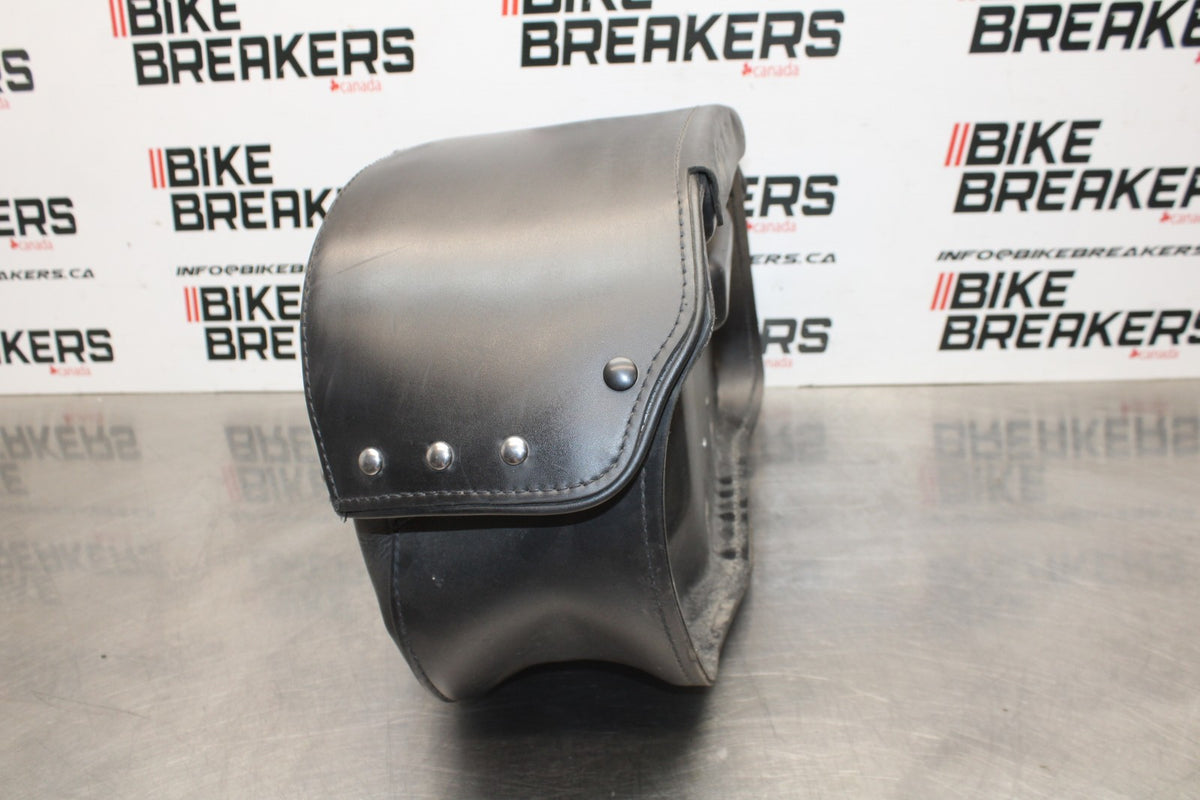 07 HONDA VTX1300R RIGHT SIDE CARGO LUGGAGE SADDLEBAG BAG COMPARTMENT BB825