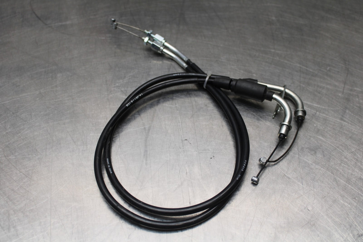 20-25 SUZUKI GSXR750 THROTTLE CABLES LINES BB810