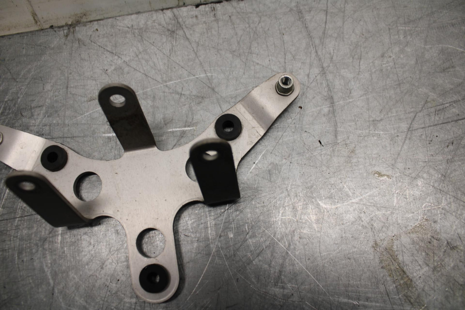 07-08 KAWASAKI CONCOURS 1400 ABS GAUGES STAY BRACKET BB449