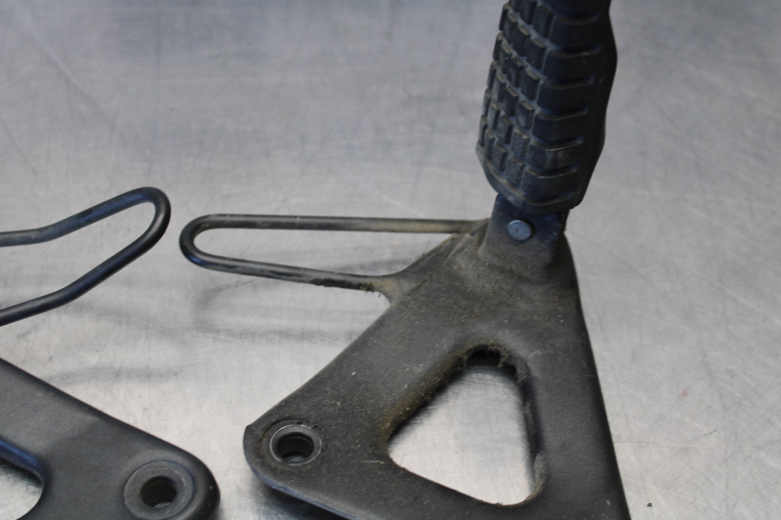 08-18 KAWASAKI KLR650 REAR BACK PASSENGER PEG SET PAIR BB183