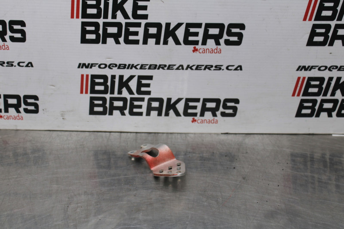 05 YAMAHA YZF R6 RIGHT REARSET REAR SET HEEL GUARD COVER BB858