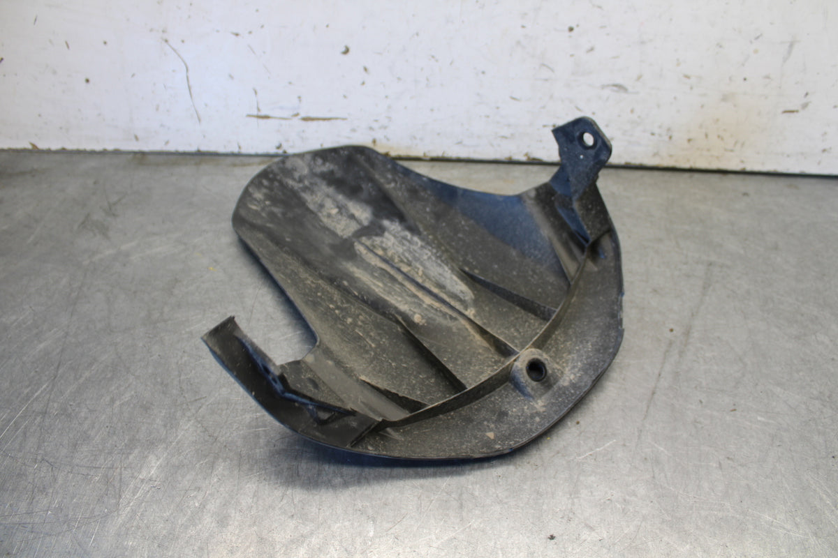 11-24 SUZUKI GSXR750 REAR BACK WHEEL TIRE HUGGER FENDER BB687