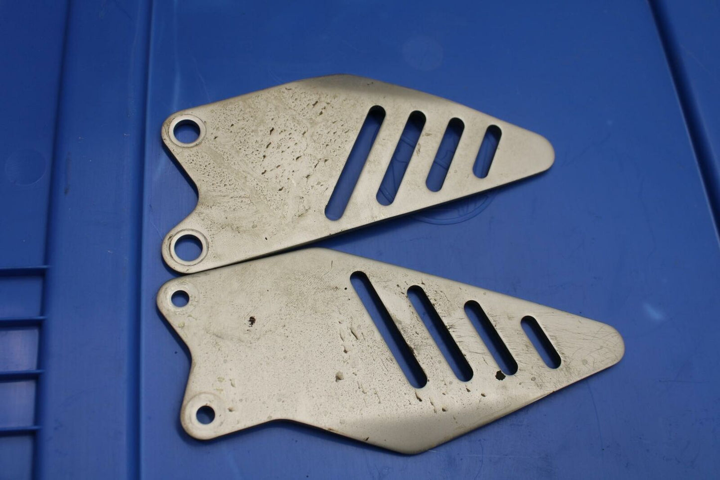 13-17 KAWASAKI NINJA ZX6R ZX636E LEFT RIGHT HEEL GUARD COVER SET BB409