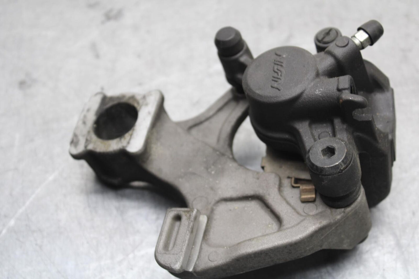 11-24 SUZUKI GSXR  600 750 REAR BACK BRAKE CALIPER W MOUNT BRACKET BB630