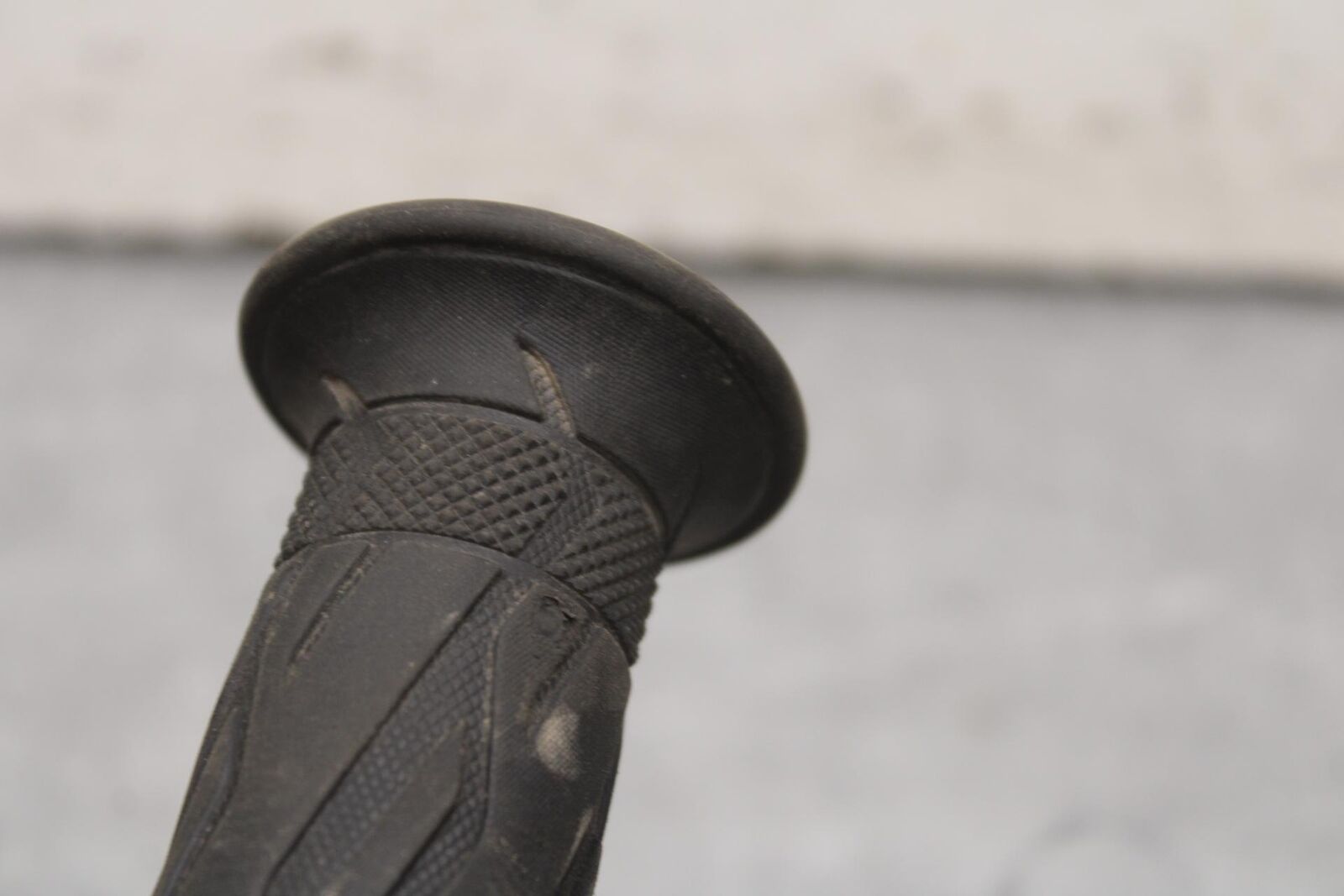 09-16 SUZUKI GSXR1000 HANDLE BAR GRIP BB642