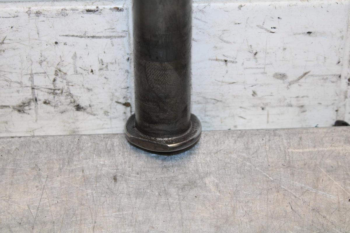 2001 Suzuki GSXR750 REAR AXLE BACK WHEEL RIM PIVOT BOLT AXEL 64711-33E10 BB553