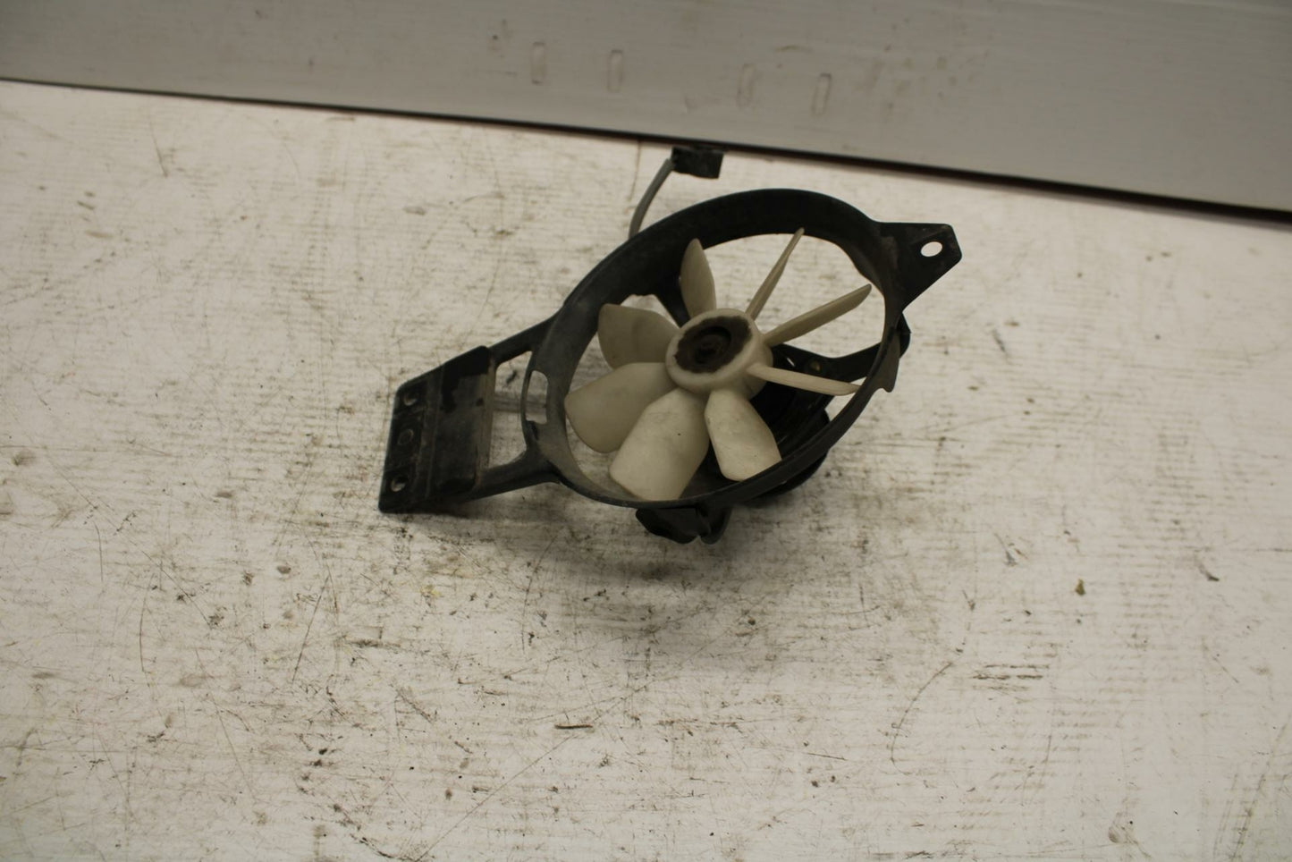 90-07 KAWASAKI ZZR 250 ENGINE RADIATOR COOLING FAN BB298