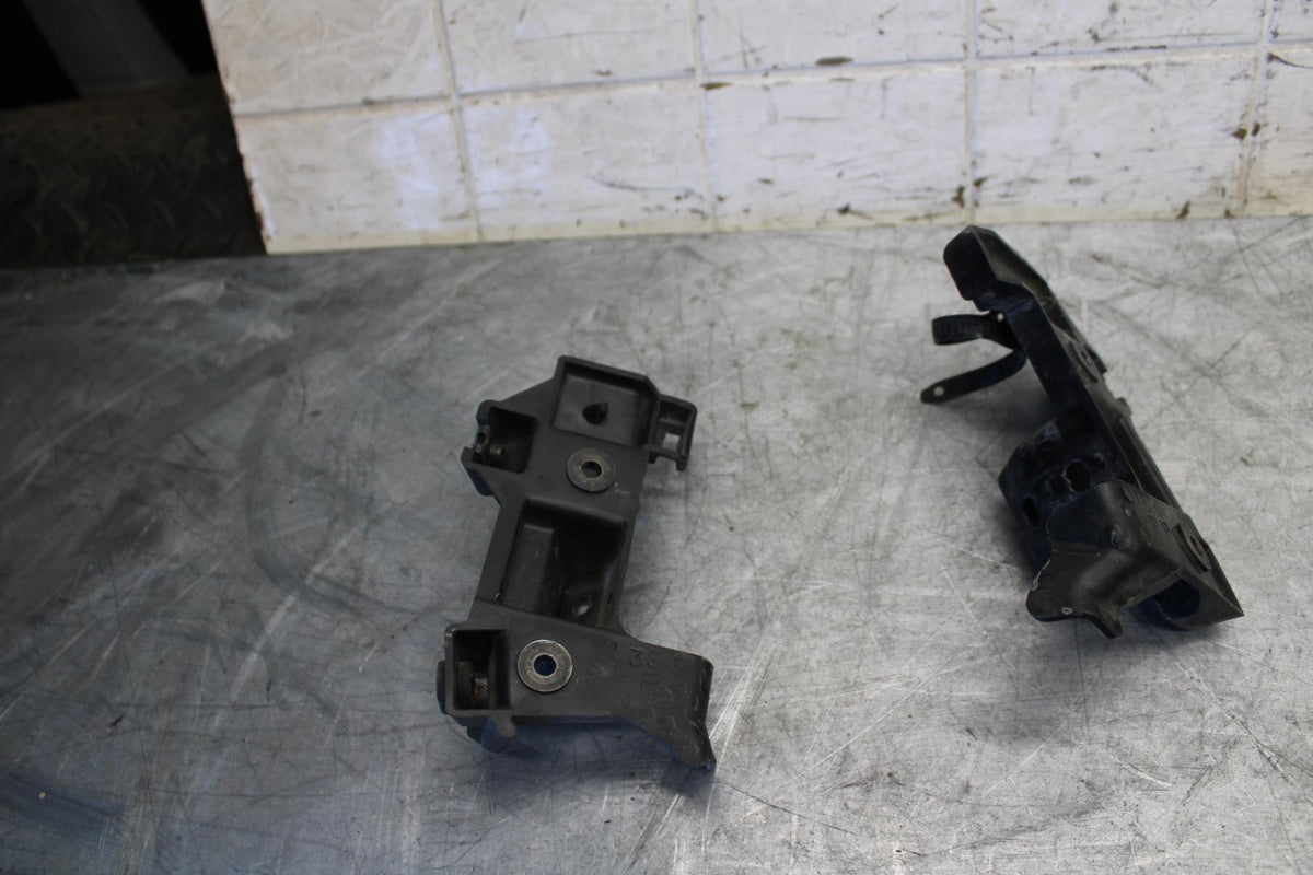 2009 Yamaha YZF R6 SIDE FAIRING STAY BRACKET BB532