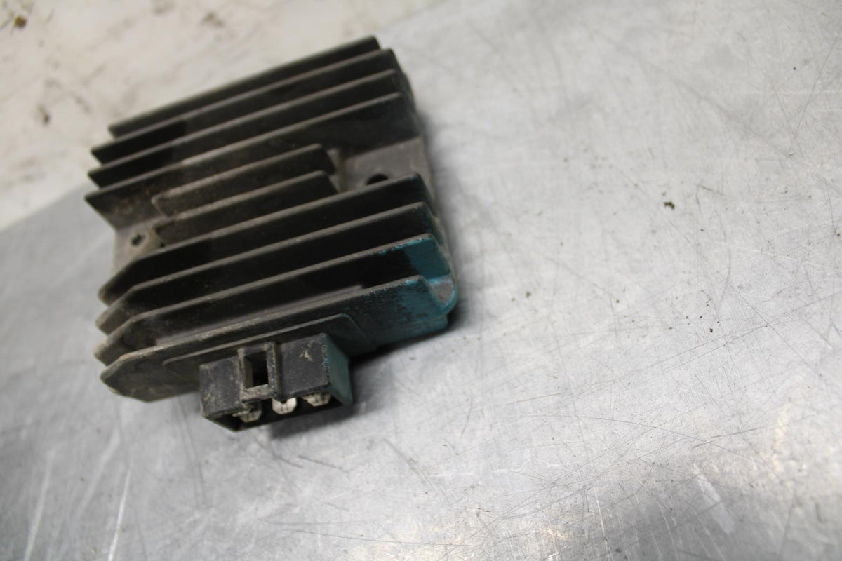03-04 YAMAHA YZF R6  RECTIFIER VOLTAGE REGULATOR BB481