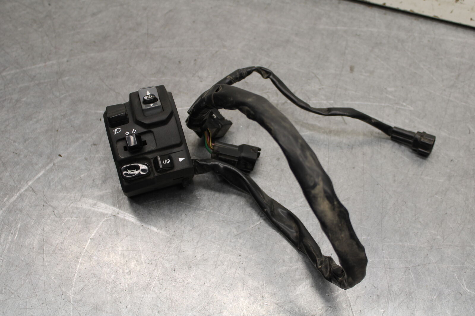 16 KAWASAKI NINJA ZX10R LEFT CLIP ON HANDLE HORN SIGNALS SWITCH SWITCHES  BB650