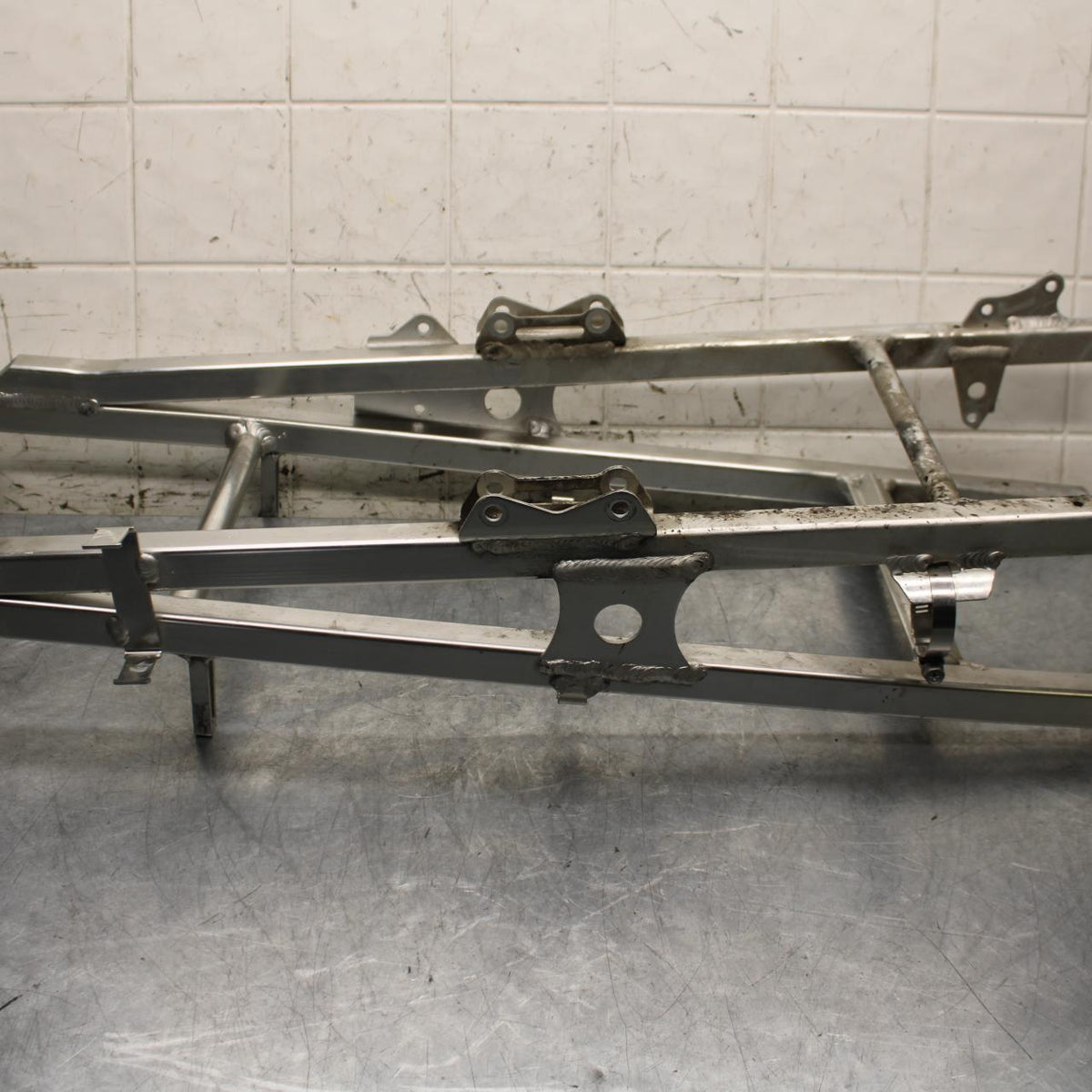 2000 Honda CBR600F4 REAR BACK TAIL SUBFRAME SUB FRAME BB552