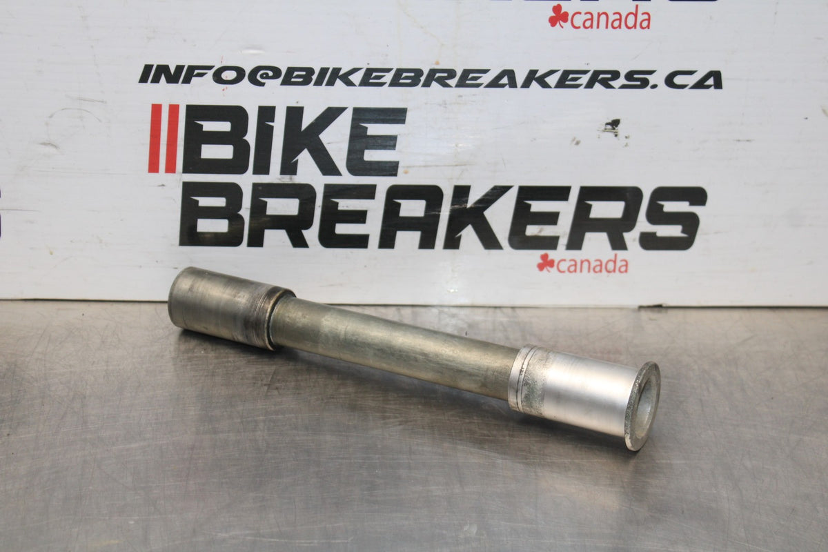 01-03 SUZUKI GSXR600 FRONT WHEEL RIM AXLE PIVOT BOLT BB841
