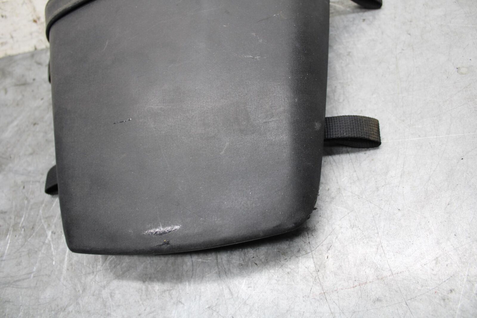 2002 Yamaha YZF R6 REAR BACK PASSENGER TANDEM SEAT PAD SADDLE PILLION BB545