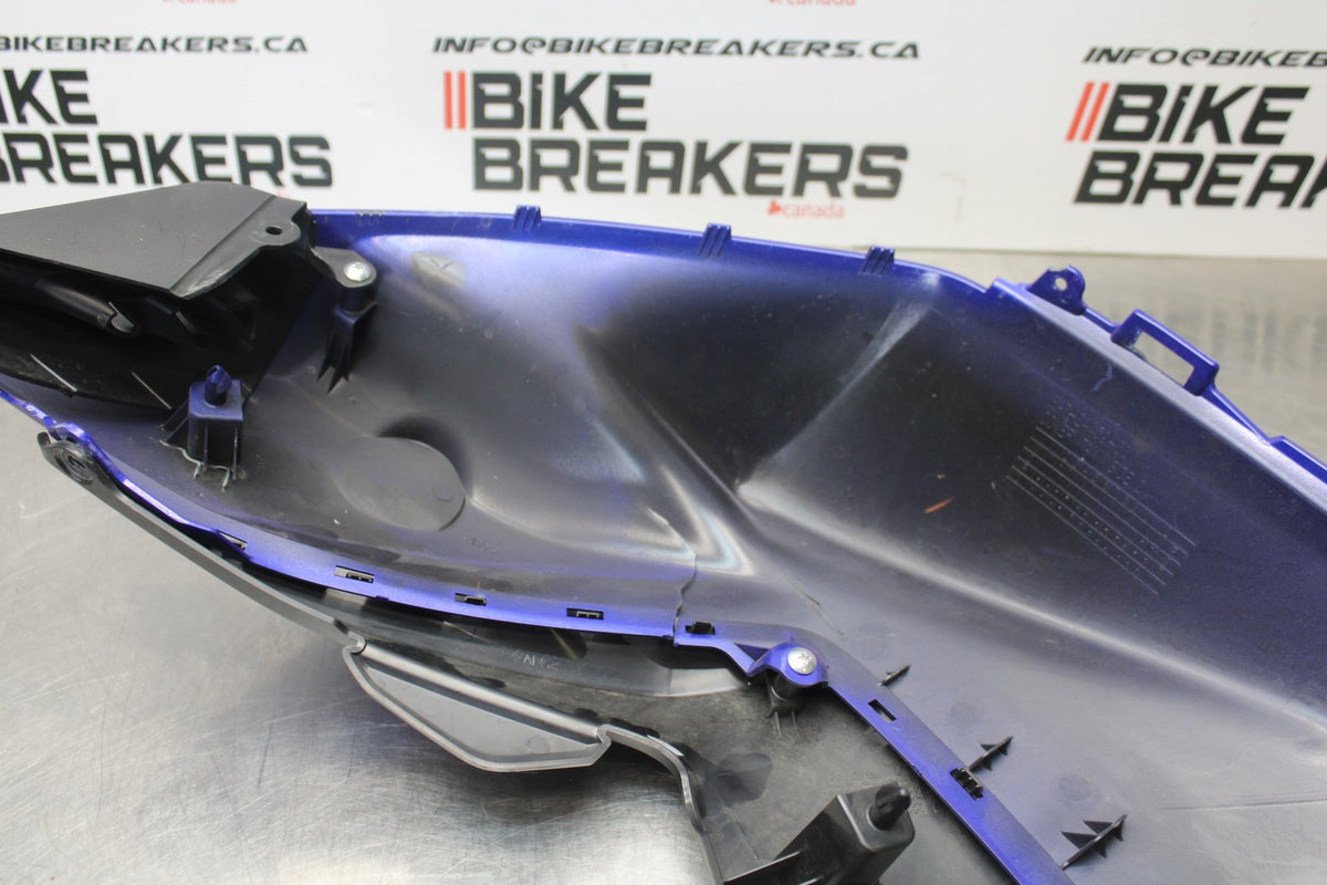 23-24 YAMAHA MT-07 RIGHT FRONT UPPER MID SIDE FAIRING COWL PLASTIC BB194