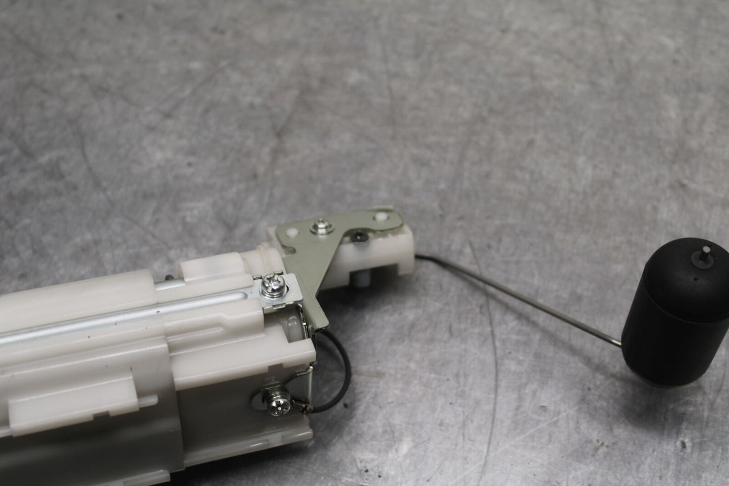 12-13 KAWASAKI Z1000 FUEL PUMP GAS PETROL SENDER UNIT BB743