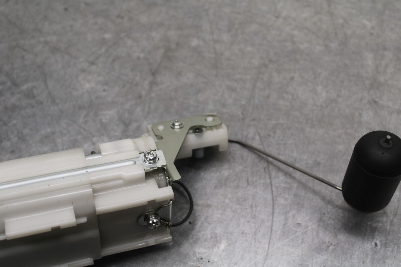 12-13 KAWASAKI Z1000 FUEL PUMP GAS PETROL SENDER UNIT BB743