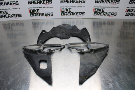 11 SUZUKI GSXR1000 RIGHT LEFT INNER FAIRINGS COWLS PANELS TRIMS BB142