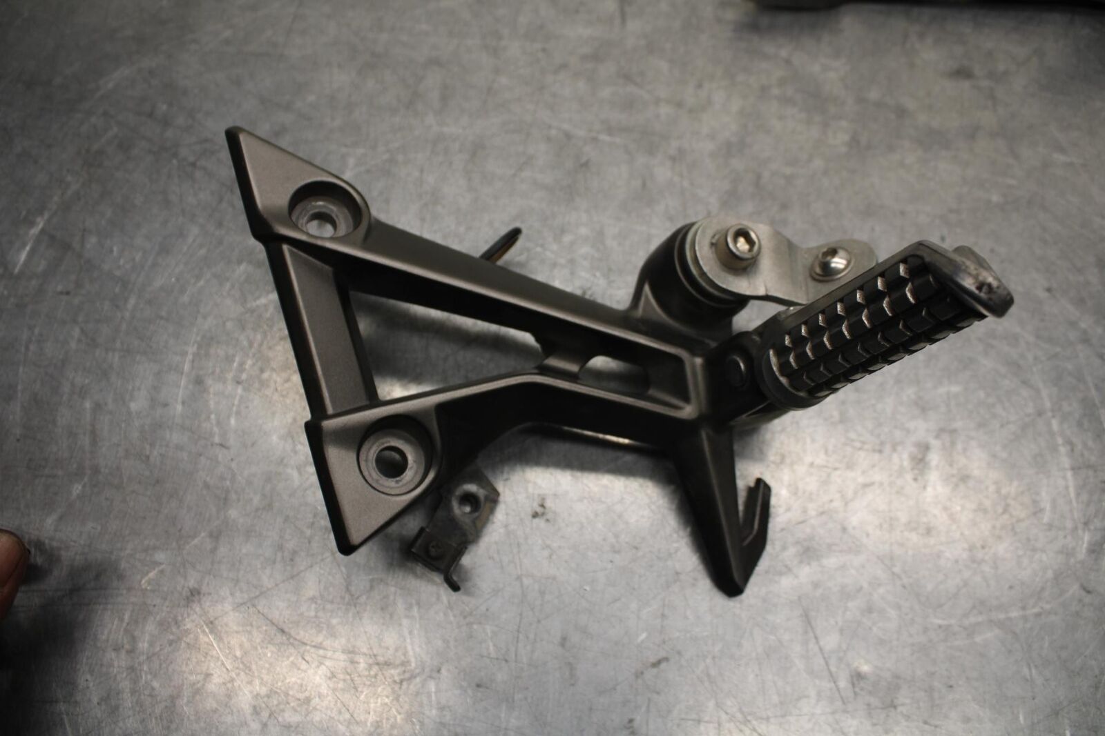 15-16 KAWASAKI EX300 REAR BACK PASSENGER PEG SET PAIR BB635