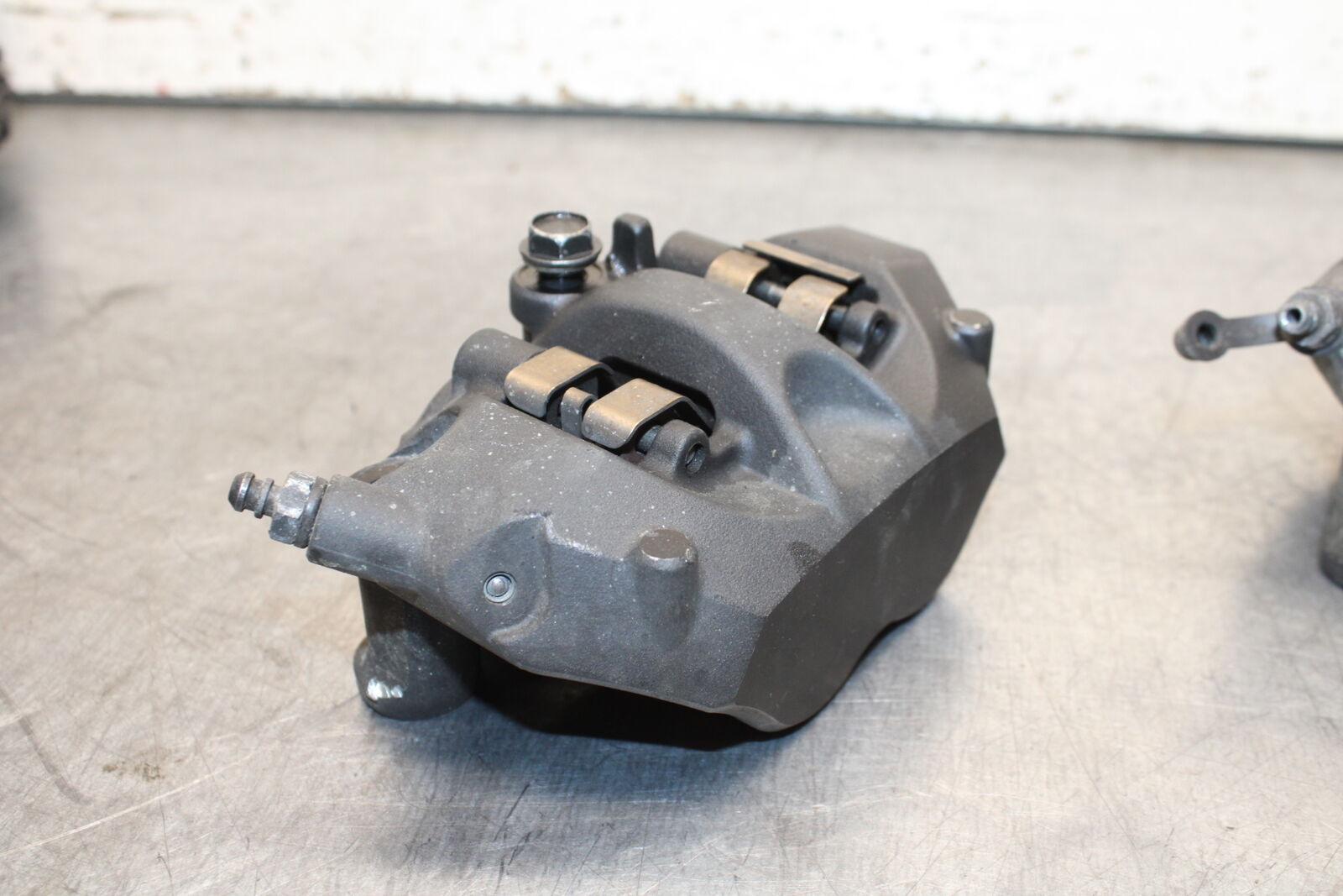 13-17 KAWASAKI NINJA ZX6R ZX636E RIGHT LEFT FRONT BRAKE CALIPER SET PAIR BB735