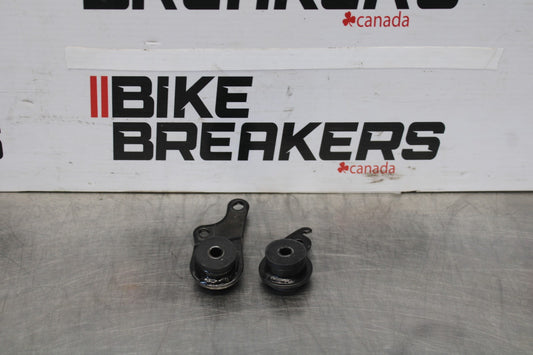 11-26 SUZUKI GSXR750 EXHAUST PIPE MUFFLER CAN BRACKETS BB882