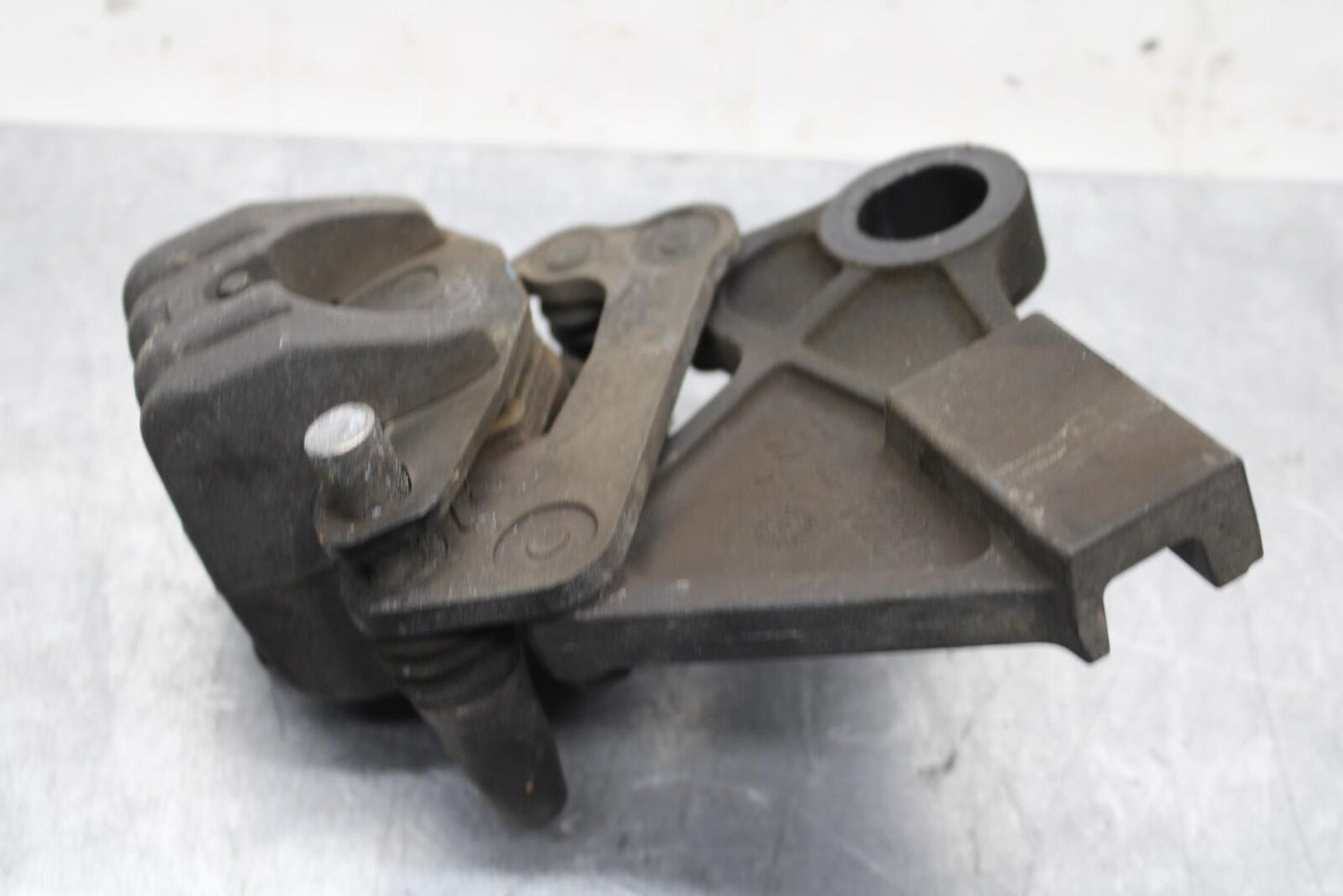 2011 Kawasaki Ninja ZX6R ZX600R REAR BACK BRAKE CALIPER W MOUNT BRACKET BB587