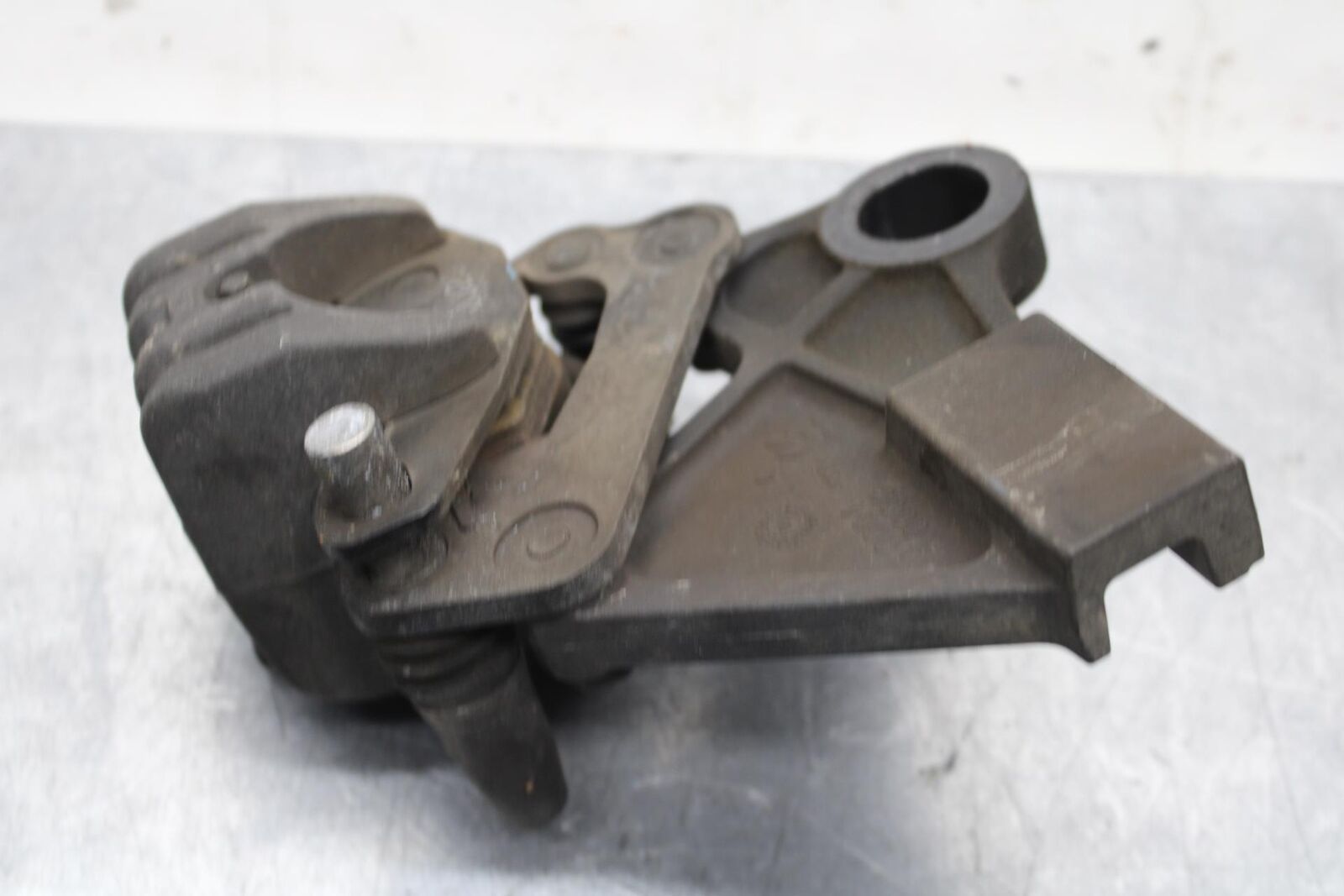 2011 Kawasaki Ninja ZX6R ZX600R REAR BACK BRAKE CALIPER W MOUNT BRACKET BB587